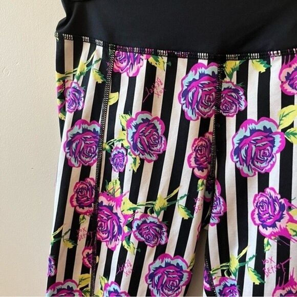 BETSEY JOHNSON Floral / Striped Cropped Leggings Size Small - Picture 4 of 5
